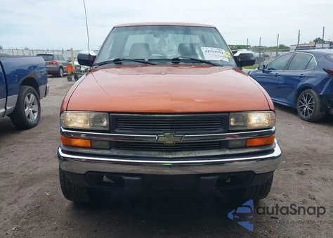 2002 Chevrolet S-10 Ls из США, поврежденный, VIN 1GCDT19W928205374